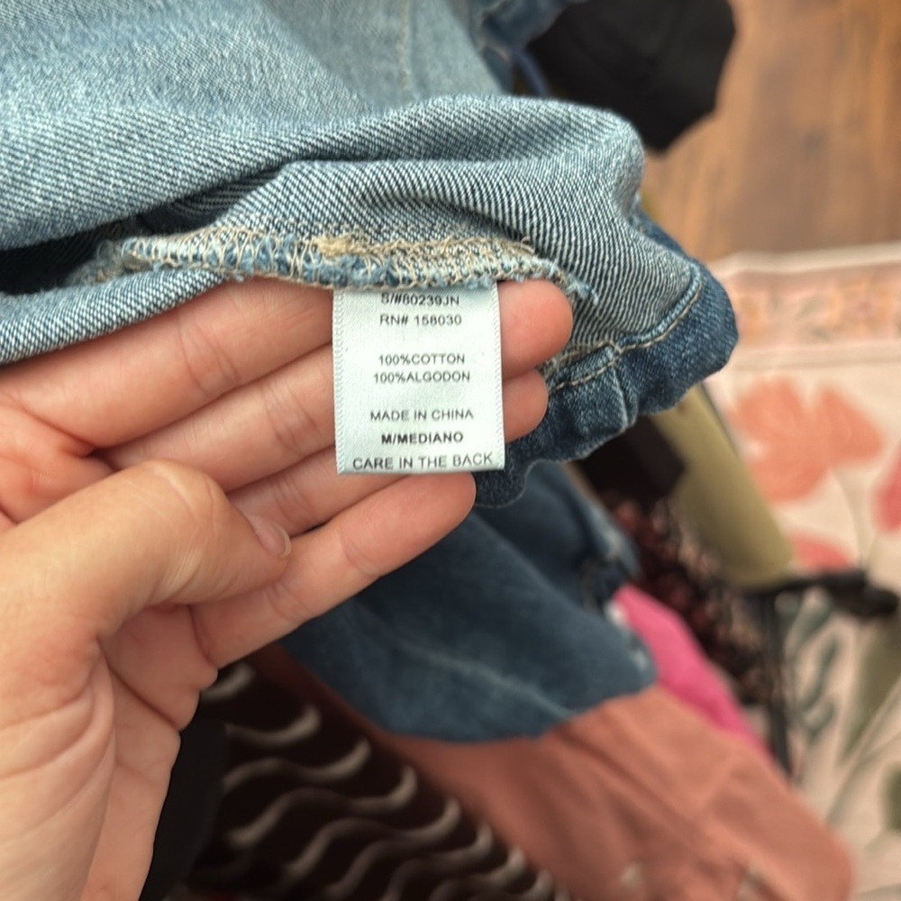 Stylish Denim Cropped Jacket - image 5